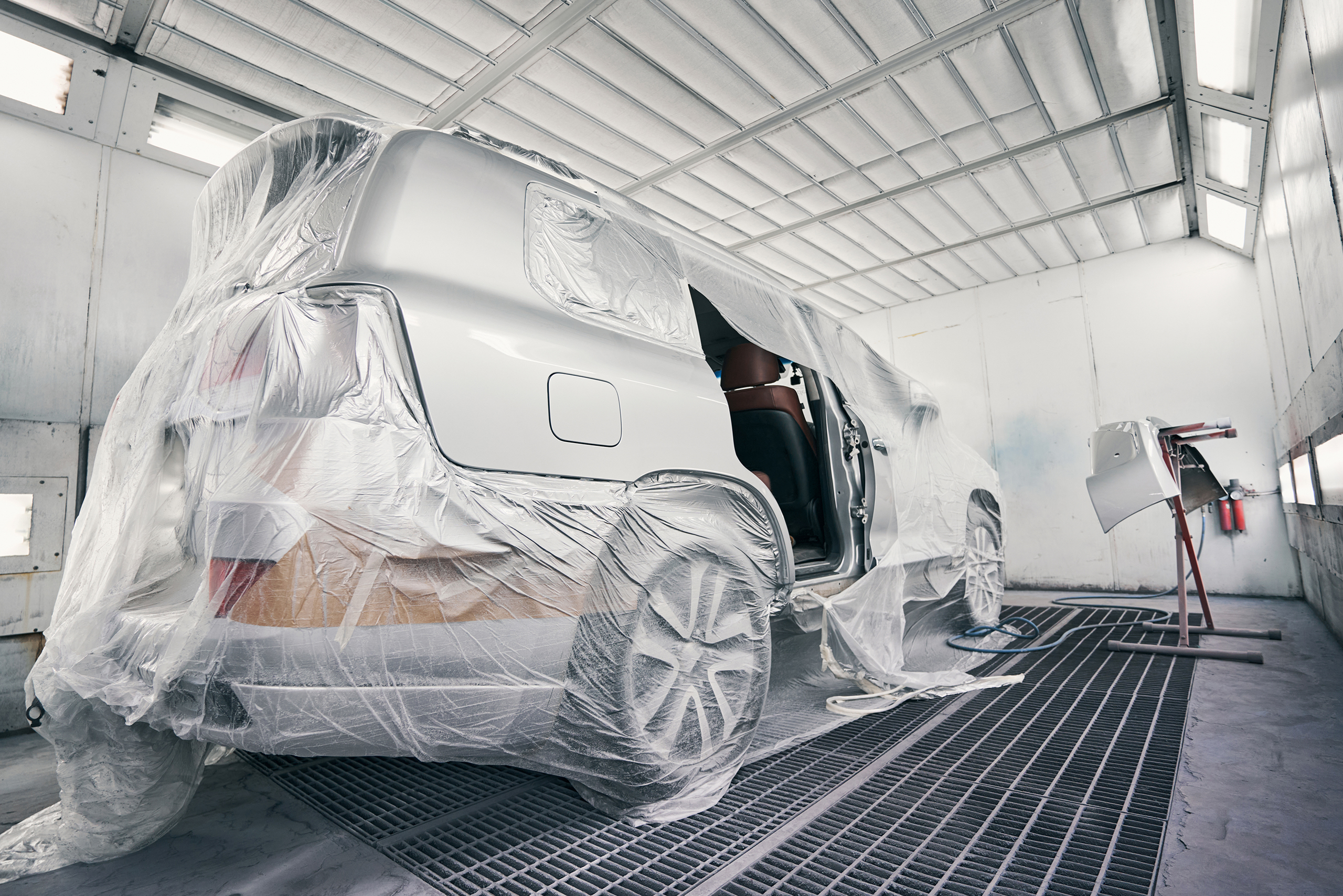 ¿Por qué salen manchas blancas en pintura de auto?